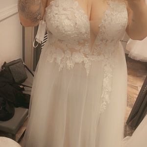 Wedding dress size 18